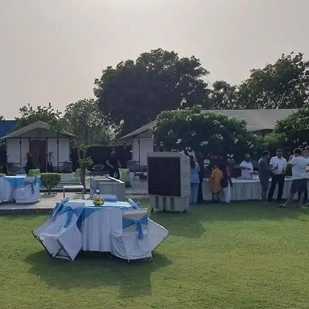 Luxury Farmhouse In Chhatarpur With Pool New Delhi Bagian luar foto