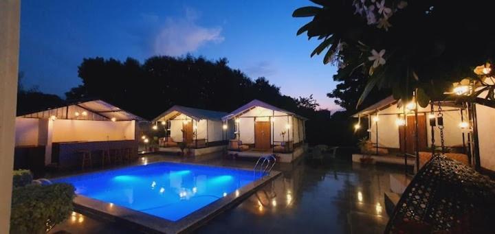 Luxury Farmhouse In Chhatarpur With Pool New Delhi Bagian luar foto