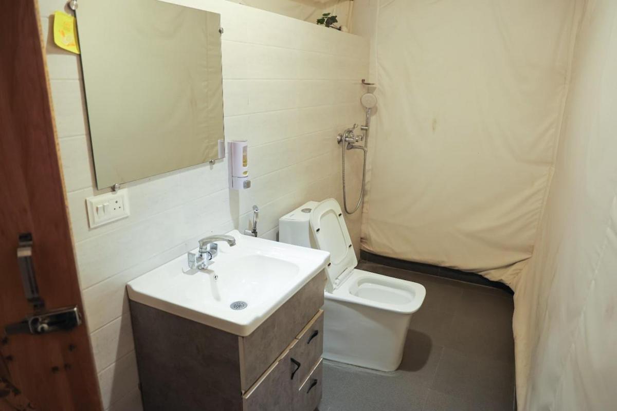Luxury Farmhouse In Chhatarpur With Pool New Delhi Bagian luar foto