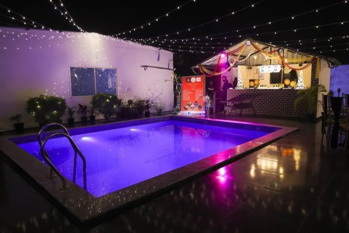 Luxury Farmhouse In Chhatarpur With Pool New Delhi Bagian luar foto