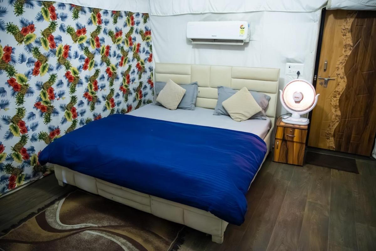 Luxury Farmhouse In Chhatarpur With Pool New Delhi Bagian luar foto