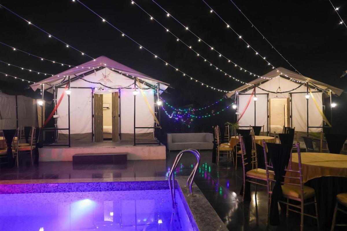 Luxury Farmhouse In Chhatarpur With Pool New Delhi Bagian luar foto